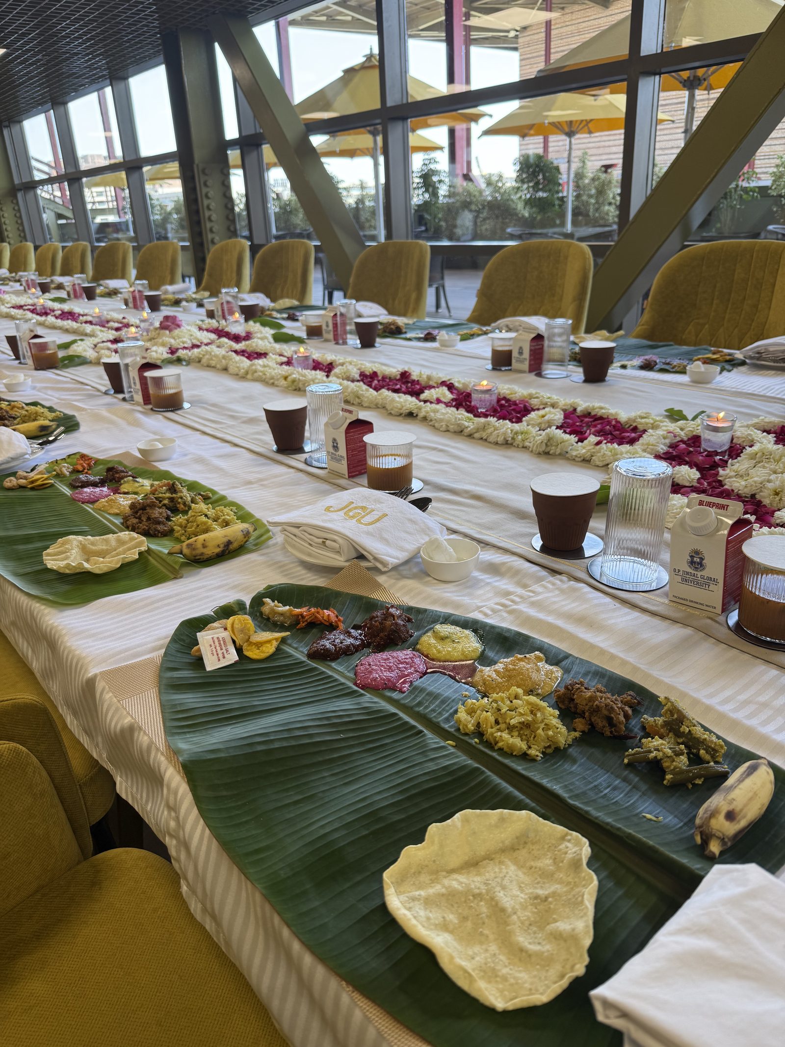 A large Mahabelly Sadhya catering setup